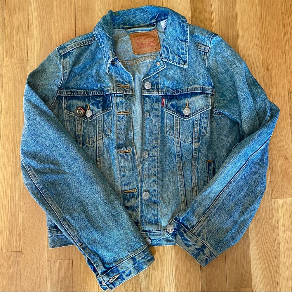 Levi’s Classic cropped Blue Denim Jacket, L